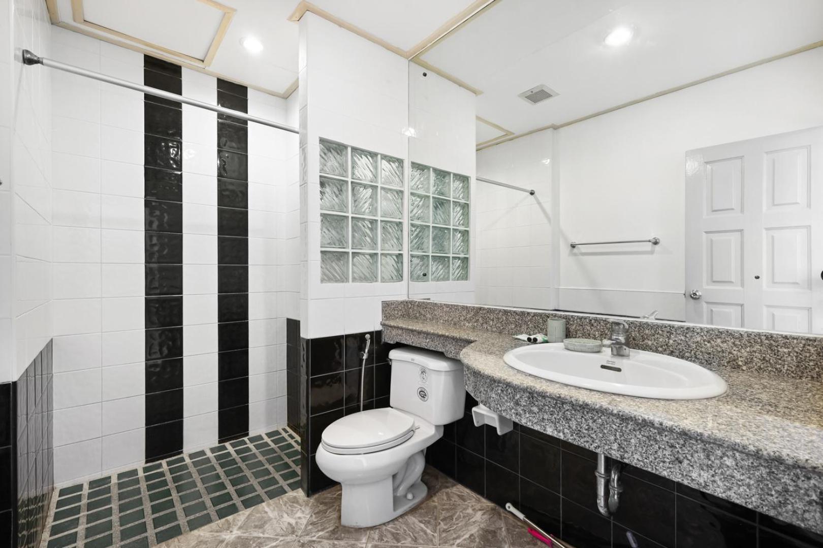 The Club Residence Pantai Kamala Bilik gambar